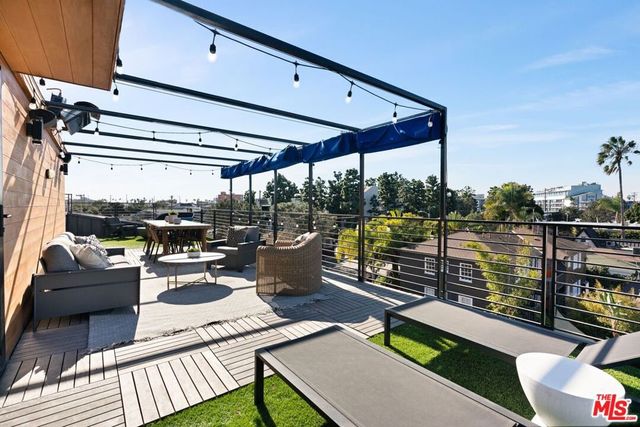 303 Venice Way, Venice, CA 90291