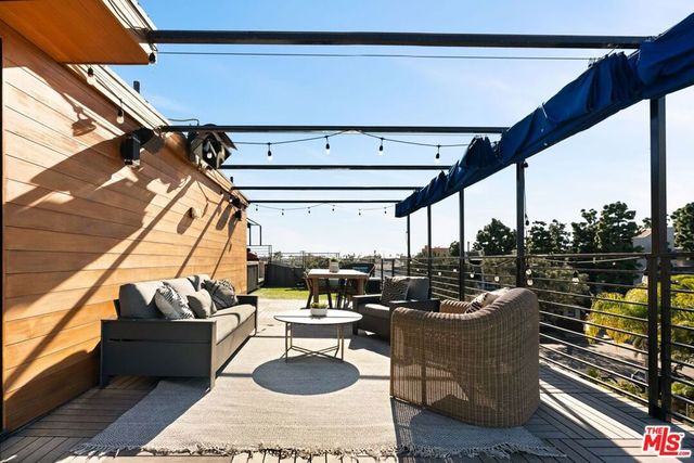 303 Venice Way, Venice, CA 90291