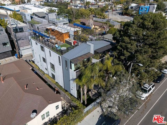 303 Venice Way, Venice, CA 90291