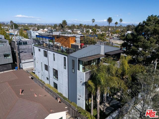 303 Venice Way, Venice, CA 90291
