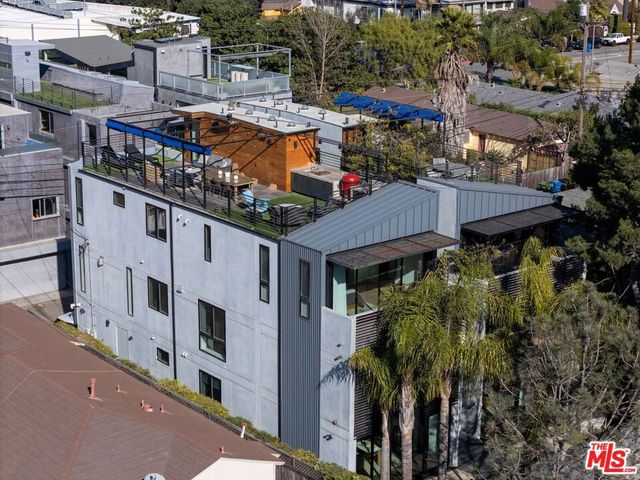 303 Venice Way, Venice, CA 90291