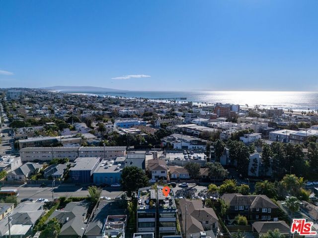 303 Venice Way, Venice, CA 90291