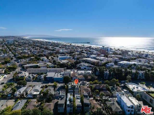 303 Venice Way, Venice, CA 90291