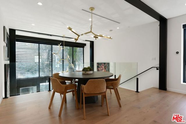 303 Venice Way, Venice, CA 90291