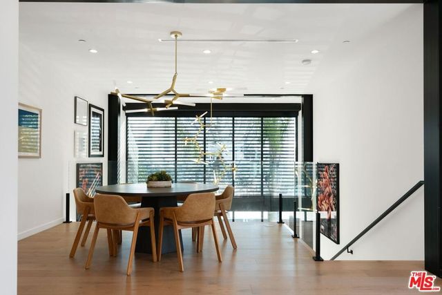 303 Venice Way, Venice, CA 90291