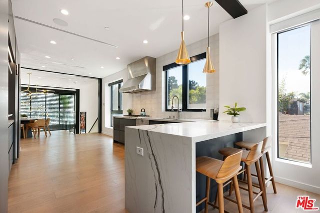 303 Venice Way, Venice, CA 90291