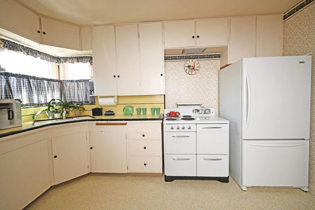 2251 Waldorf Dr, Turlock, CA 95382