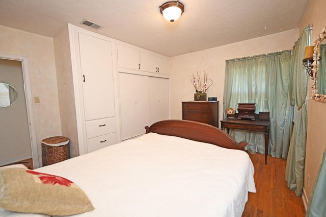 2251 Waldorf Dr, Turlock, CA 95382