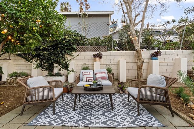 6072 Delphi, Los Angeles, CA 90042