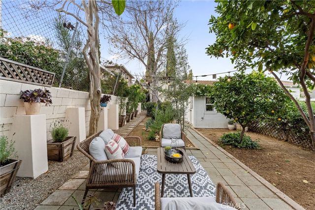 6072 Delphi, Los Angeles, CA 90042