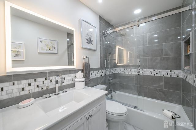 174 Liberty Street, Clark, NJ 07066