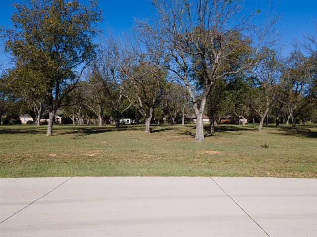 8009 W Landings Road, Granbury, TX 76049