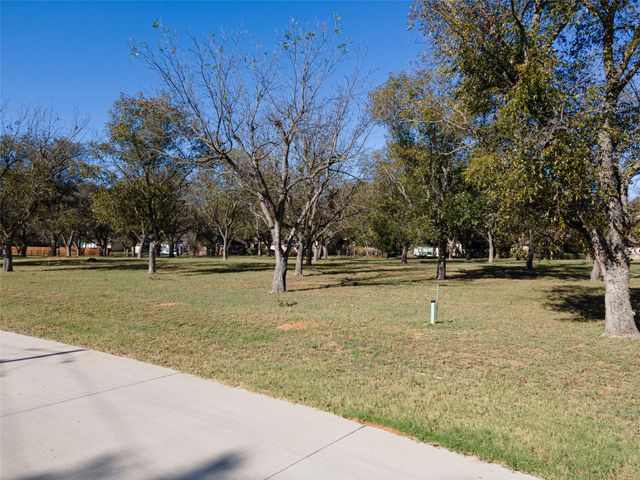8009 W Landings Road, Granbury, TX 76049