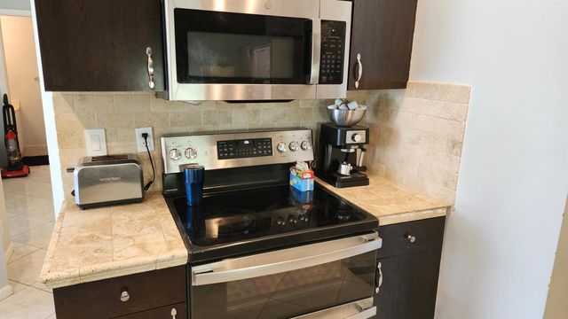 7823 Springfield Lake Drive, Lake Worth, FL 33467