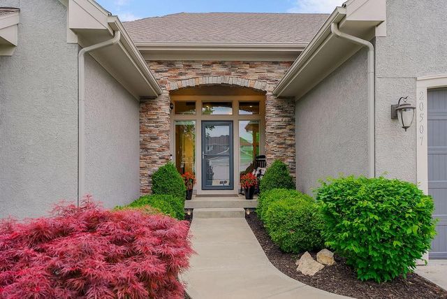 20507 W 80th Street, Shawnee, KS 66218