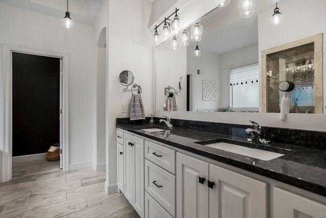 20507 W 80th Street, Shawnee, KS 66218