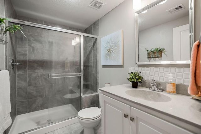 20507 W 80th Street, Shawnee, KS 66218