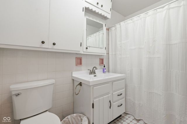 10 E Estate Street, Anderson, IN 46013