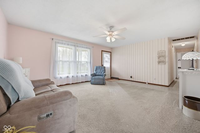 10 E Estate Street, Anderson, IN 46013