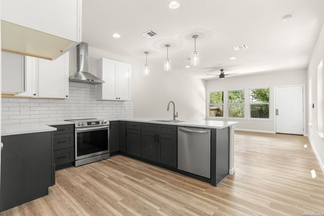 1962 E Crockett, San Antonio, TX 78202