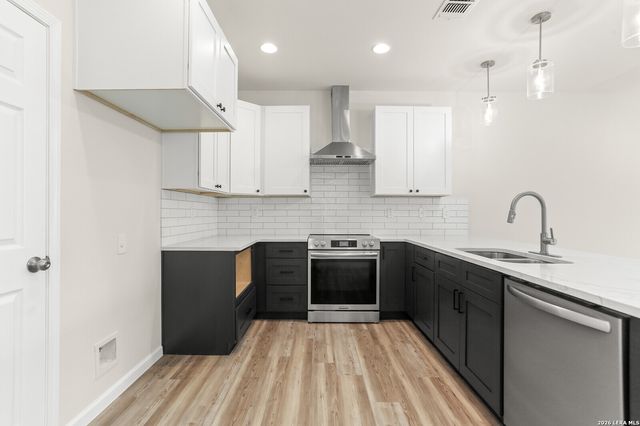 1962 E Crockett, San Antonio, TX 78202