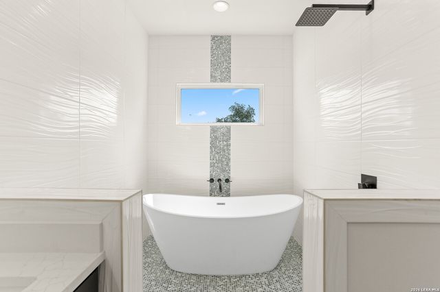 1962 E Crockett, San Antonio, TX 78202