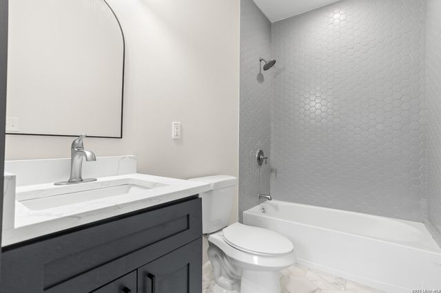 1962 E Crockett, San Antonio, TX 78202