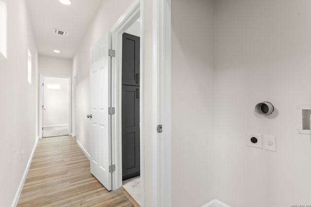 1962 E Crockett, San Antonio, TX 78202