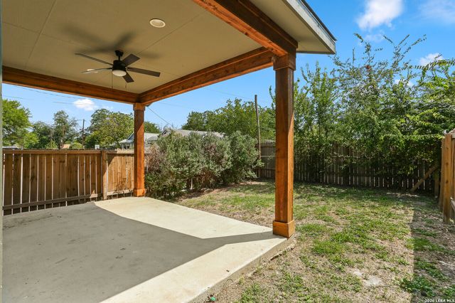 1962 E Crockett, San Antonio, TX 78202