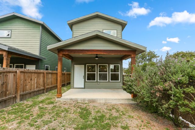 1962 E Crockett, San Antonio, TX 78202