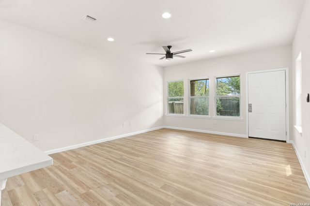 1962 E Crockett, San Antonio, TX 78202