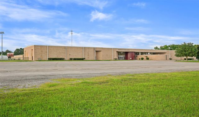 1061 Tarkington Timbers Drive, Cleveland, TX 77327