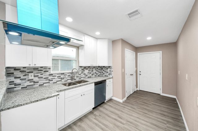 5879 Belcrest Street, Houston, TX 77033