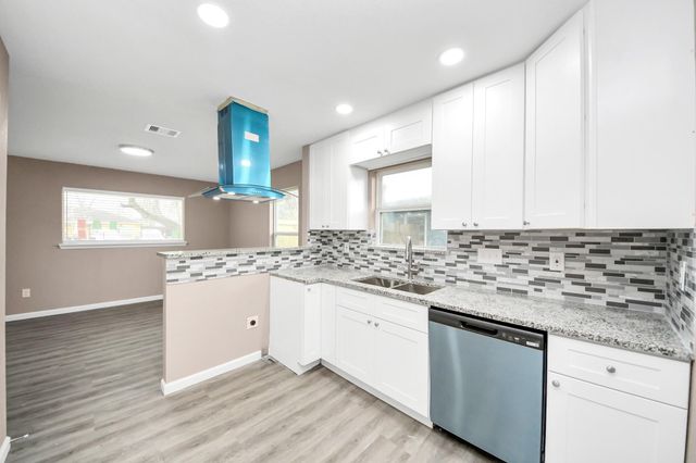 5879 Belcrest Street, Houston, TX 77033