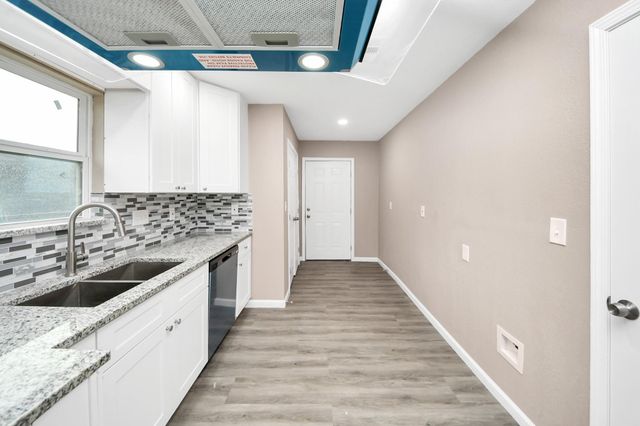 5879 Belcrest Street, Houston, TX 77033