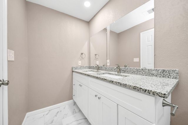 5879 Belcrest Street, Houston, TX 77033