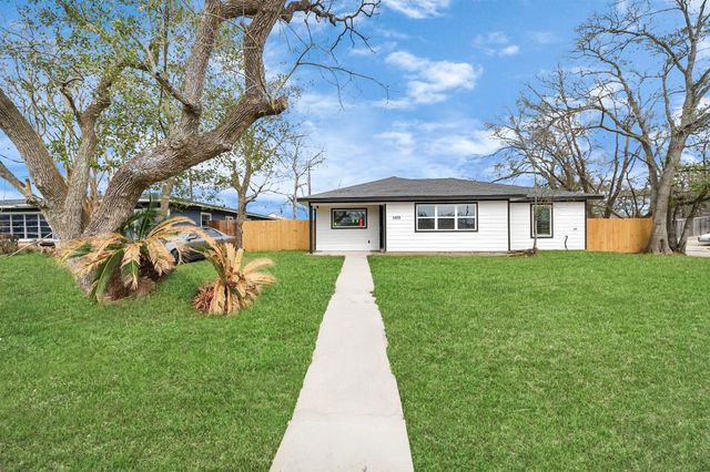 5879 Belcrest Street, Houston, TX 77033