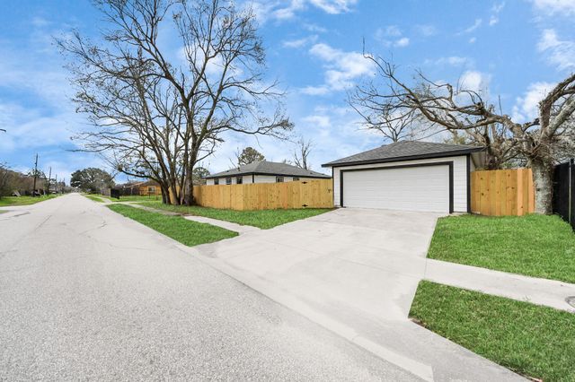 5879 Belcrest Street, Houston, TX 77033