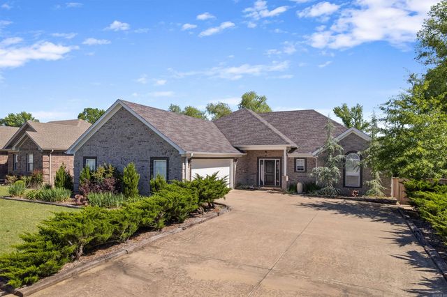 1512 Puritan Dr, Jacksonville, AR 72076