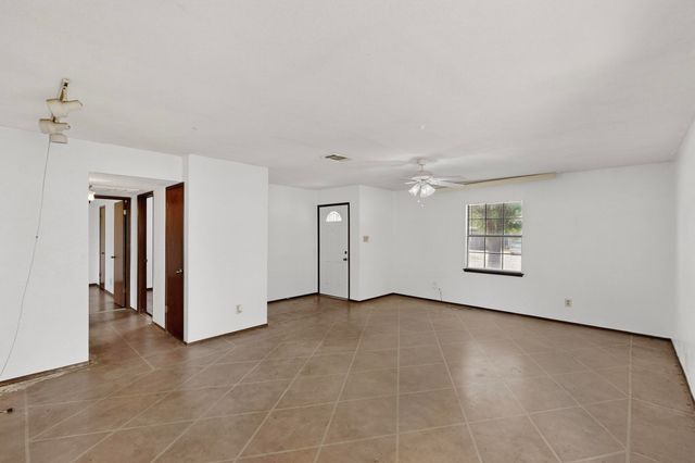7637 Val Verde Drive, Fort Worth, TX 76133