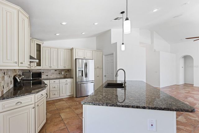 3202 FOX SQUIRREL LANE, Valrico, FL 33596