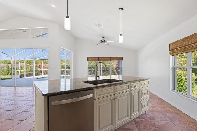 3202 FOX SQUIRREL LANE, Valrico, FL 33596