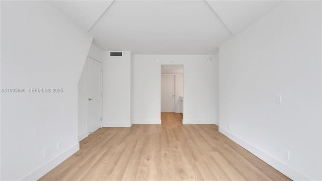 555 NE 34th St 607, Miami, FL 33137