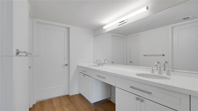 555 NE 34th St 607, Miami, FL 33137