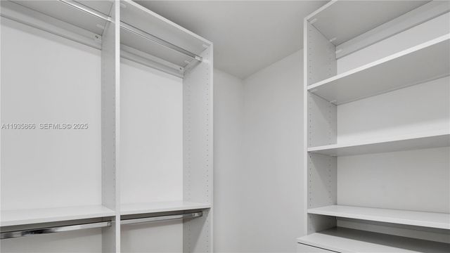 555 NE 34th St 607, Miami, FL 33137