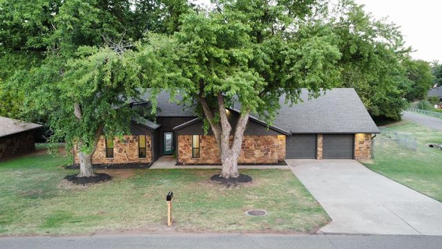 606 N Country Club Terrace, Mustang, OK 73064