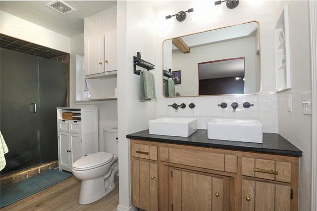 606 N Country Club Terrace, Mustang, OK 73064