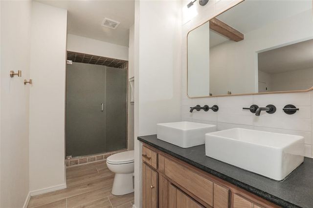 606 N Country Club Terrace, Mustang, OK 73064