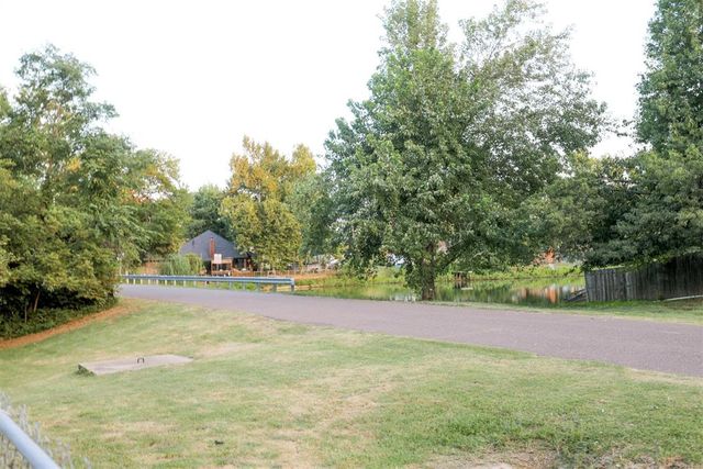 606 N Country Club Terrace, Mustang, OK 73064