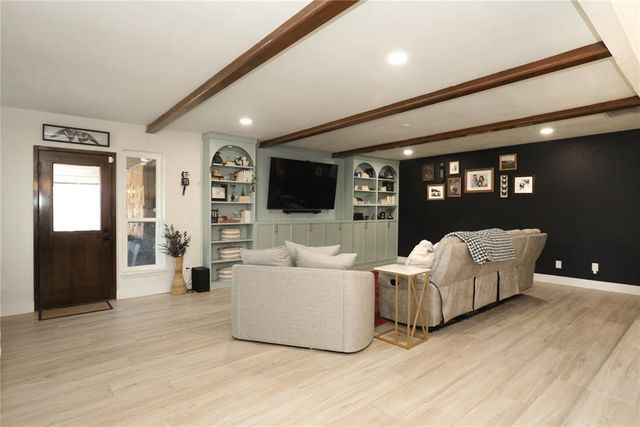 606 N Country Club Terrace, Mustang, OK 73064